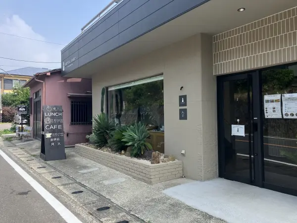 ホテル、徒歩6分。