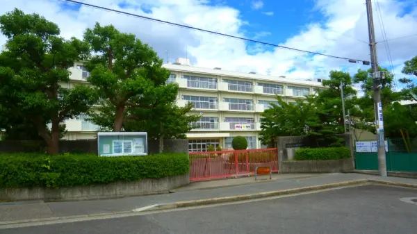 宝塚市立中山五月台中学校まで徒歩3分(約220ｍ)