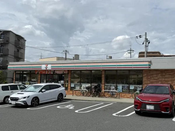 セブンイレブン茨木穂積台店：徒歩7分（約550m）