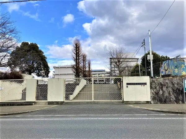 川西市立陽明小学校まで徒歩9分(約700m)