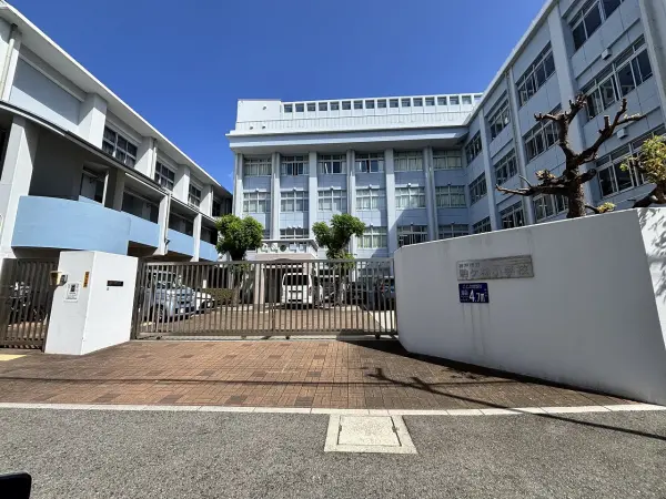 駒ヶ林小学校までは徒歩7分です。毎日のお子様の通学もしていただきやすい距離となっております。