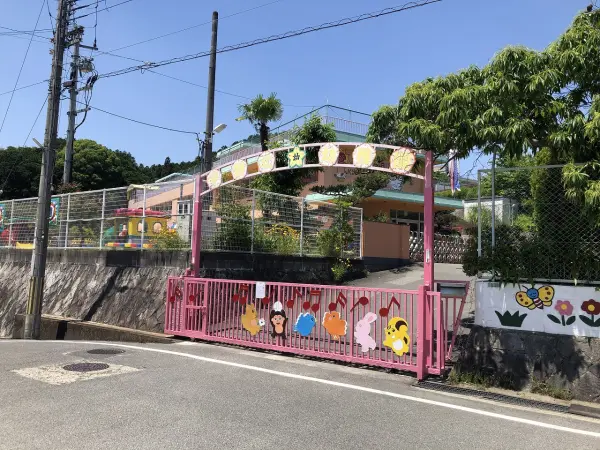 平群北幼稚園まで徒歩8分です。
毎日のお子さまの送り迎えもしていただきやすい距離となっております。