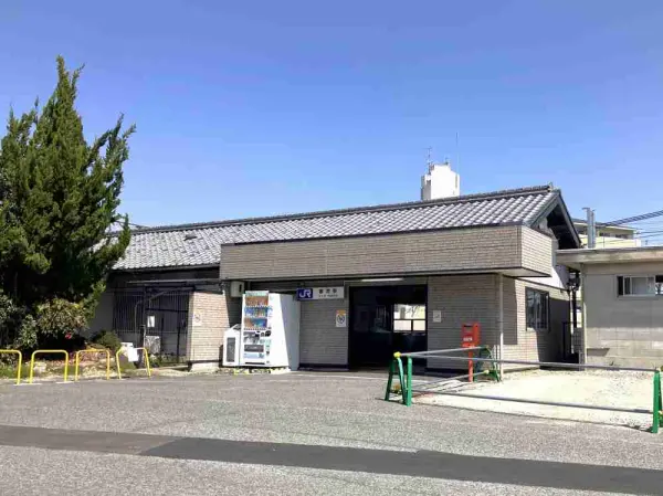 JR和歌山線「香芝」駅まで徒歩8分です。
JR線・近鉄線、2沿線利用可能な立地となっております。