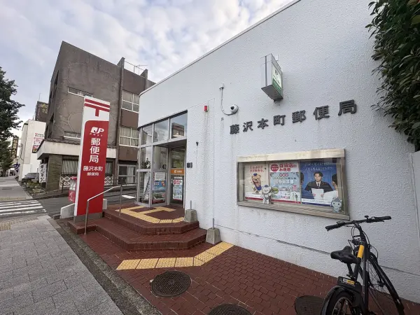 徒歩8分。ATM稼働時間は平日・土曜9:00～21:00、日曜・祝日9:00～20:00。