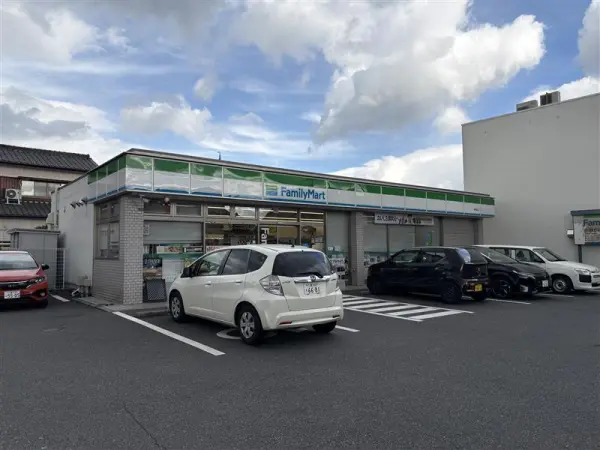 ファミリーマート津新町支店
