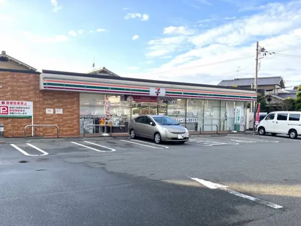 セブンイレブン奈良学園大和町2丁目店まで徒歩5分です。徒歩でもアクセスしていただきやすい距離です。