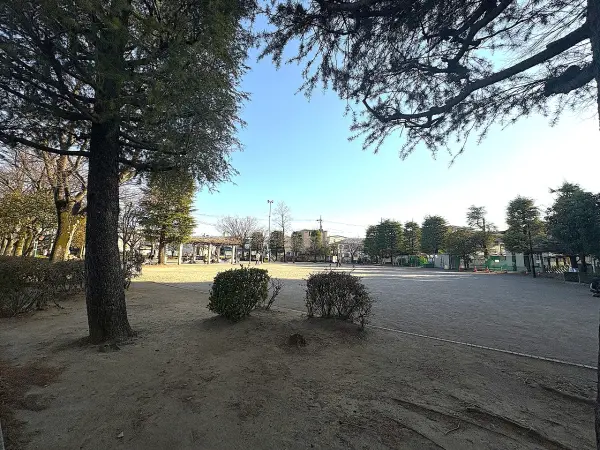 徒歩2分/小さなお子様でも遊びやすい遊具が揃っています。公園デビューにも良いかもしれませんね。