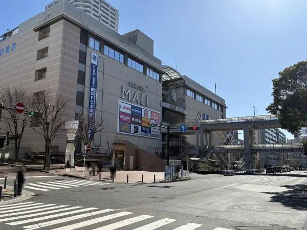 徒歩8分。JR横須賀線/JR湘南新宿ライン　東戸塚駅直結のショッピングセンターです。