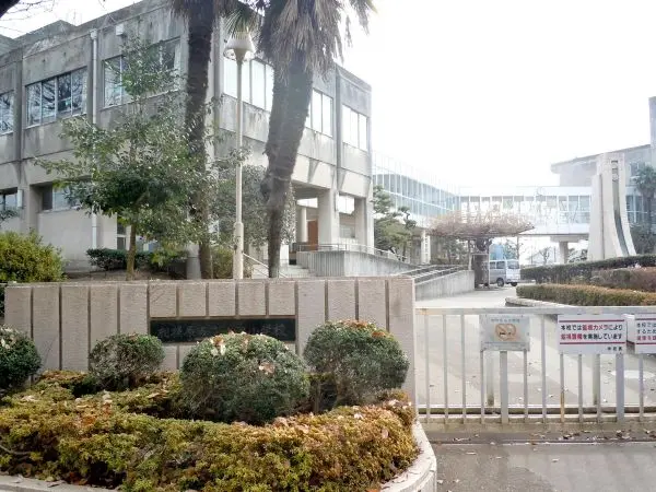 徒歩6分。毎日の通学も負担が少なく済みます。