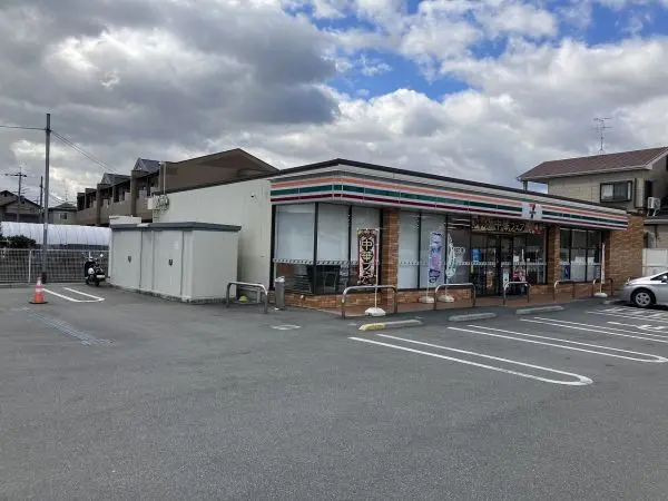 セブンイレブン橿原新口町店までは徒歩7分の立地です。毎日のお買い物もしていただきやすい距離です。