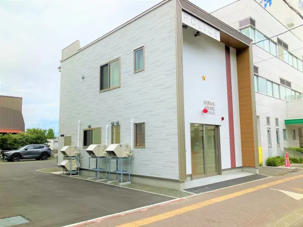 「厚別警察署信濃交番」まで徒歩約2分。