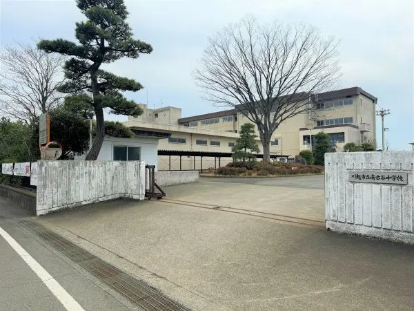 徒歩10分／のどかな田園風景に囲まれた、自然豊かな教育環境です。