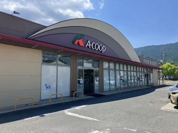 Ａコープハートフル五條までは徒歩１６分です。駐車場があるためお車でのアクセスも可能となっております。