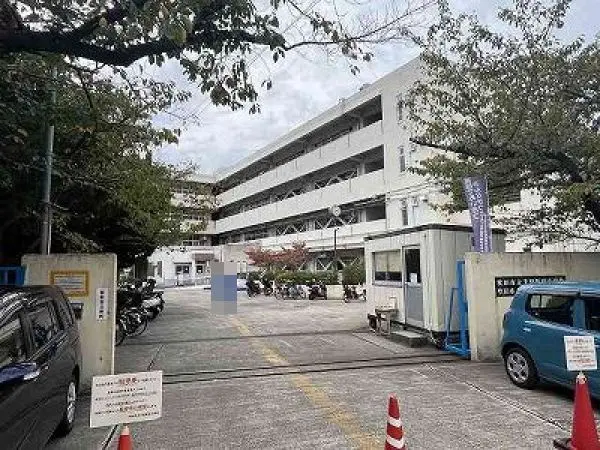 学校教育目標に個性豊かで調和のとれた人格の育成をめざしてが掲げられています。