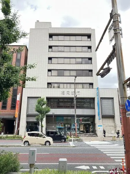 徒歩3分。
