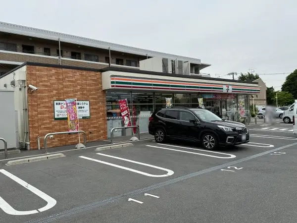 徒歩5分。お仕事帰りや学校帰りなどちょっとした買い物の際も通いやすい距離間でうれしいです。