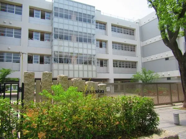 ＨＰに行事予定・学校通信・児童の活動など掲載されております。