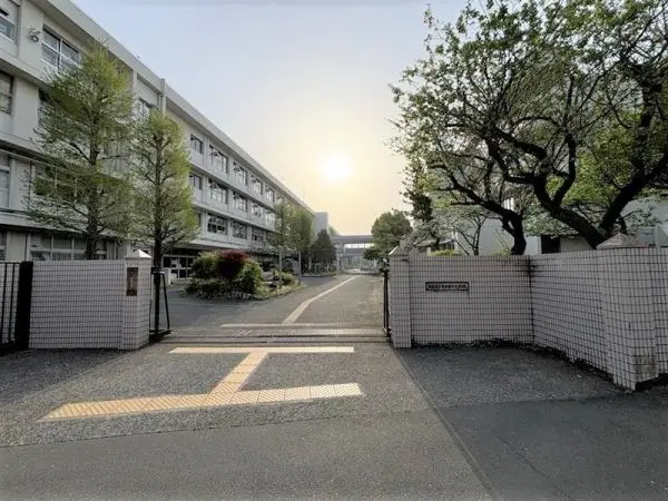 徒歩9分。行事などに参加される保護者の方にも嬉しい距離です。