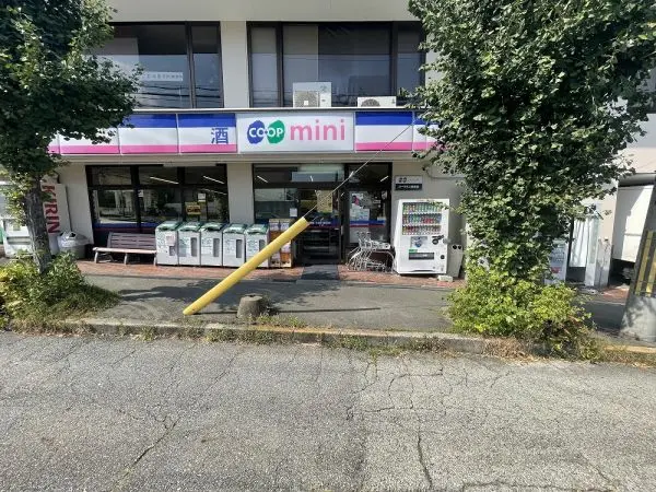 駐車場があるため、車でも利用しやすいです。営業時間は9:00～20:00。