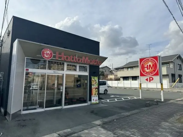 徒歩5分。営業時間は10:00～21:30。