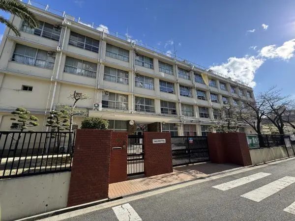 2020年と2023年に学校情報化優良校に認定された中学校です。学校HP上で学校だよりなどが公開
