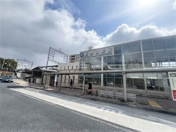 阪急神戸本線　御影駅までは徒歩１８分です。三宮までは電車で約１０分とアクセス良好です。