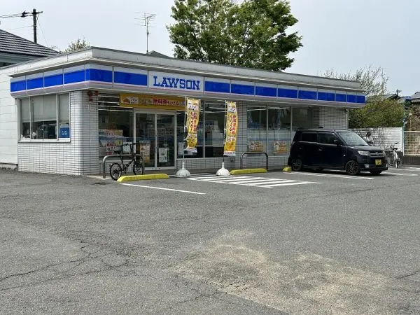 ローソン上鶴間店　徒歩５分