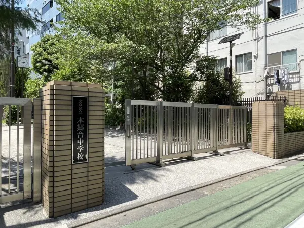 徒歩5分。毎日の登下校にかかる時間を短縮でき、部活動や塾との両立もスムーズです。