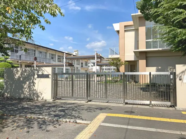 市立芥川小学校