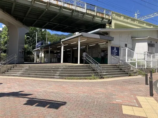 大和ハウス工業（株）施工の3階建店舗付き住宅
3路線3駅徒歩圏の立地です