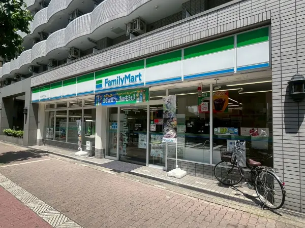 徒歩5分。お出かけの前後に気軽に立ち寄りやすい距離にあります。