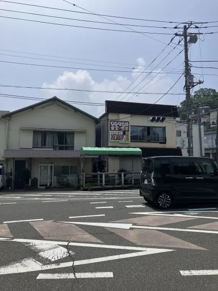 ビザ屋さん、徒歩14分。