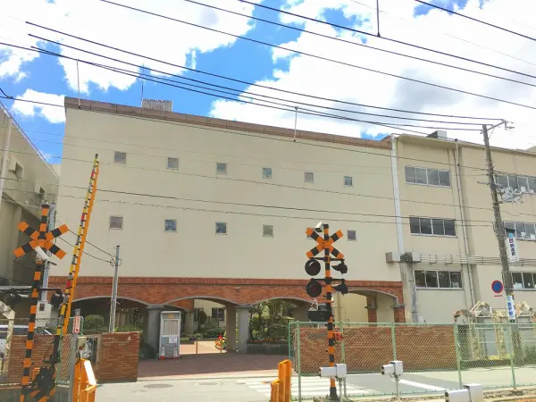 宝塚市立宝塚小学校まで徒歩20分(約1600ｍ)