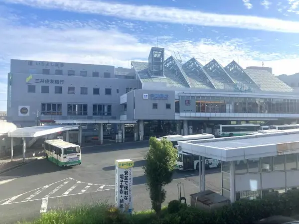 近鉄学園前駅まで徒歩7分です。
急行・快速急行・特急停車駅で通勤、通学にベンリです。