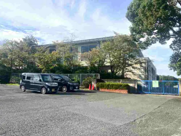 矢田小学校まで約25分です。
毎日のお子さまの通学も元気に通っていただける距離となっております。