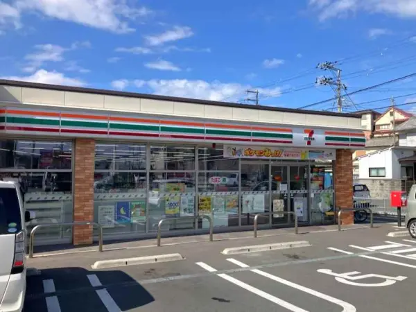 セブンイレブン香芝すみれ野1丁目店まで徒歩8分です。
徒歩でも十分アクセスしていただける距離です。