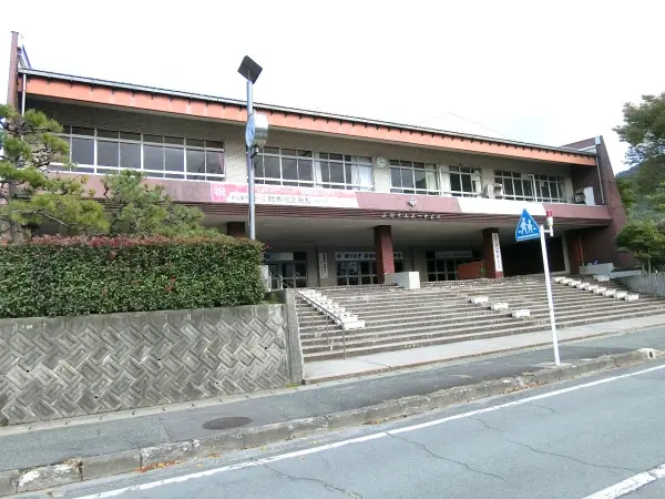 学校教育目標 ふるさとに誇りをもち 学び続ける人間の育成