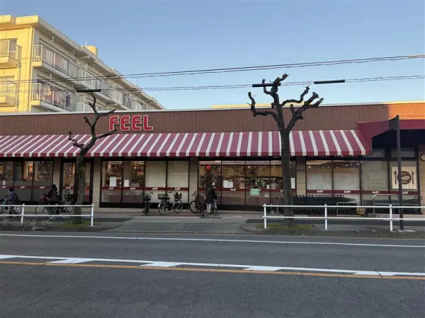 生鮮食材やお惣菜などが取り扱われています。