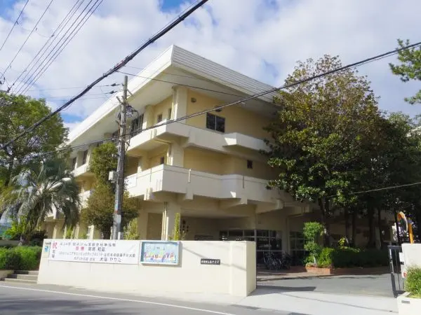 伊丹市立南中学校まで徒歩22分です。