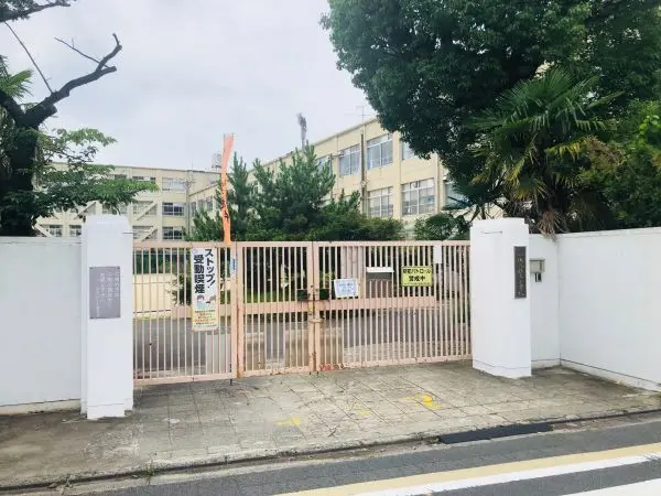 市立伏見住吉小学校まで徒歩7分です。