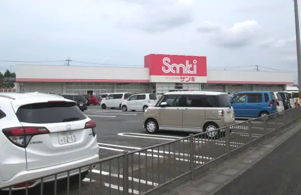 衣料品をはじめ、寝具、手芸用品等が販売されています。ベビー服から、紳士・婦人服まで取扱いあります。