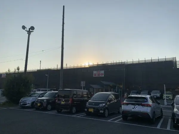 徒歩10分。食料品・酒類・ベーカリーの取り扱いがあるスーパーです。