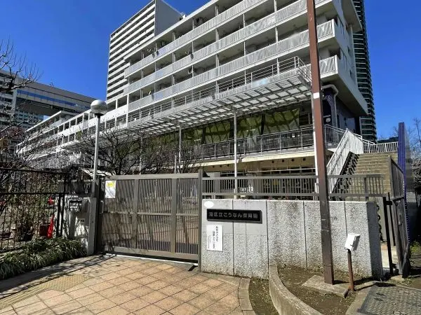 徒歩2分。毎日の送り迎えや行事に参加される際にも、行き来のしやすい距離にある保育園です。