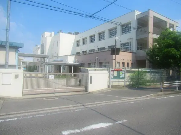 HPにて行事予定・学校通信・児童の活動など掲載されております。
