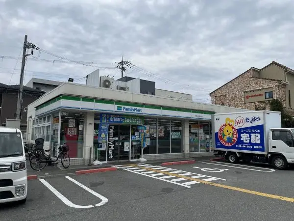 徒歩2分24時間営業。何かちょこっと買い出しに行きたいときにも利用しやすいです。