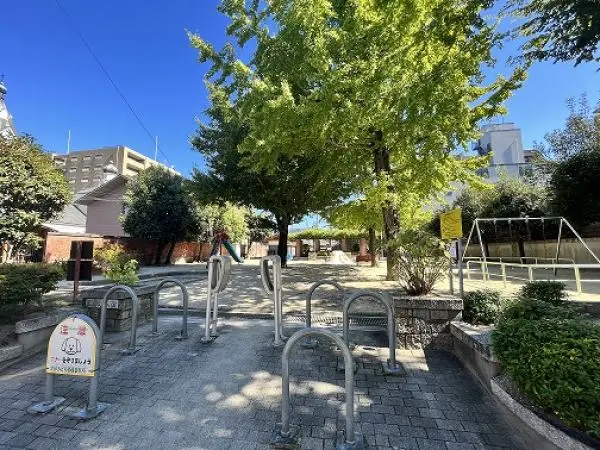 富小路殿公園まで徒歩4分です。