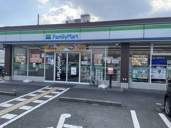 ファミリーマート桜井市役所南店まで徒歩５分。徒歩でもアクセスしていただきやすい距離となっております。