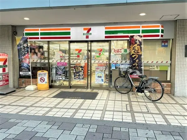 駅からすぐの場所にあるため、駅利用時に立ち寄ることができます。24時間営業です。