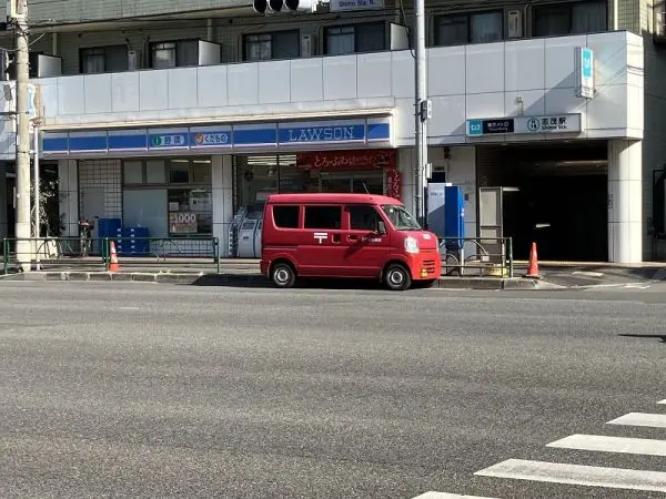 徒歩2分。目黒方面、赤羽岩淵方面へアクセス可能。後楽園駅や永田町駅、目黒駅など乗り換え不要です。