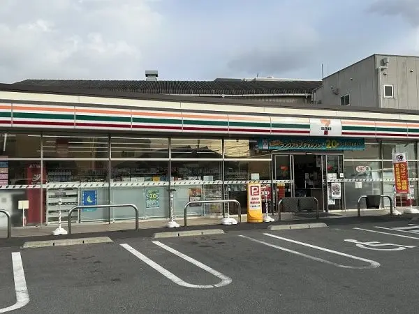 セブンイレブン八尾相生町２丁目店まで徒歩７分